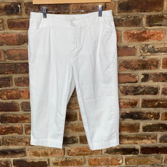 St. John's Bay White Flat Front Capri Cropped Pants Women's Size 8 - Picture 1 of 7